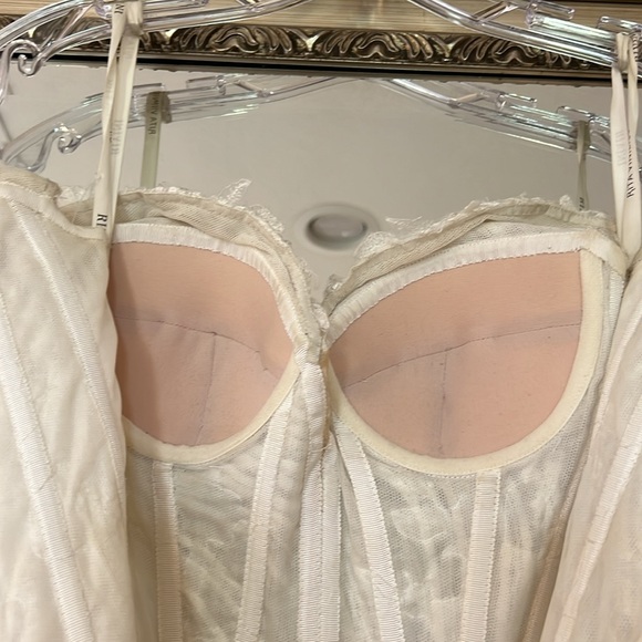 Rivini Joni Sample Gown Size 6 in Ivory - Picture 5 of 8